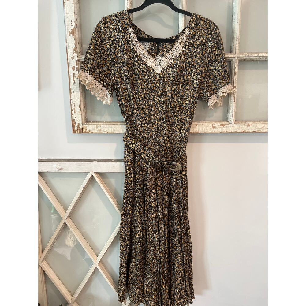 Vintage E.D.Michaels size 9/10 floral prairie dress lace trim belted